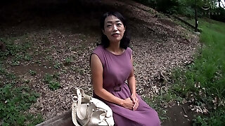 H053G04 A plain 60th birthday mature woman is a clean-shaven labia! An ordinary aunt makes a body with an excellent sensitivity shake