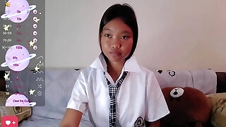 chica tailandesa después de la escuela