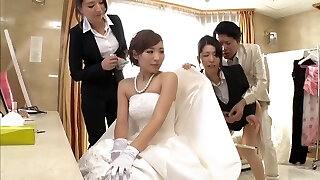 marito prende damigella d'onore in giapponese matrimonio 3