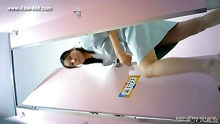 asian girls go to toilet.304