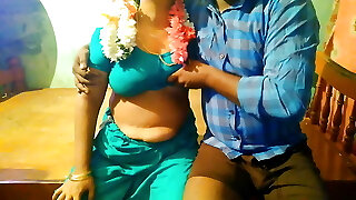tamilische jasminblüten-tante drückt große brüste