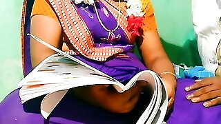 indisch schönheit teachar studend mit geschlecht in zuhause