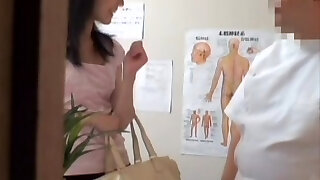 重指法为日本鬼子女在偷窥色情按摩的视频