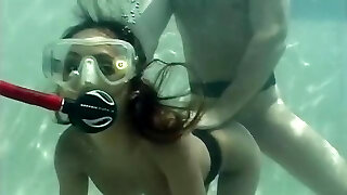 sexo bajo el agua