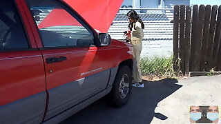 گیر, روز کارگر-زنده باد آتنا گیر می شود در یک کامیون