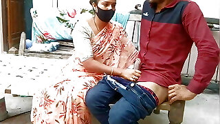 Soniya女仆's肮脏的猫性交硬与gaaliyan通过老板后深口交. 德西印地文性别的视频