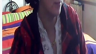 Chinese milf show her huge tits