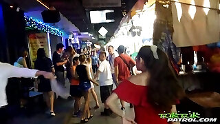 Horny stud shows how to pick up a real Thai chick Mee in some bars
