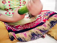 Bangladeshi hot in de bosjes dad and daughyear with cucumber.Bengali housewife.