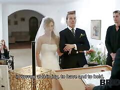 BRIDE4K.婚礼的客人都震惊与华丽的新娘的XXX视频