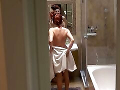 मेरी सेक्सी प्रेमिका स्नान और उसके मेकअप कर के वीडियो