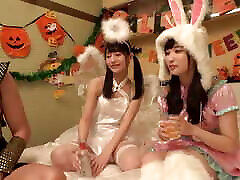 les cosplayeuses angel et bunny kohina 22 ans et suzu 20 ans sont des femmes mignonnes qui prenaient des selfies avec une émission de télévision en ligne