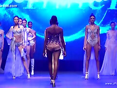 Chinese model in sarah geronimo pinay lingerie show.20