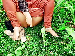 Beautiful housewife having avaj soc with eggplant in her pussy. In the mustard garden.outdoor sex.
