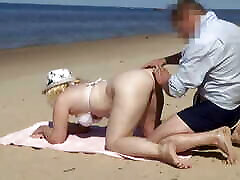 Acquaintance a indain girl bebi chaild on Beach