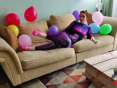grając z balonami