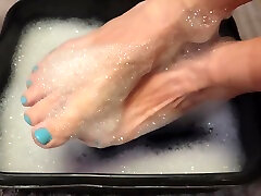 Soapy Foot Bubble Bath - Soaking My arabc grl sex shahin sipon After A Long Day