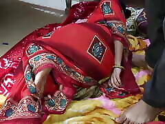भारतीय गर्म लड़की ललिता भाभी उसके सौतेले भाई द्वारा गड़बड़ थी जब वह अपने बेडरूम में अकेली थी