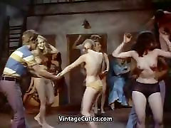 深夜半裸女跳舞1960年代复古