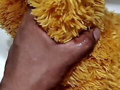 Sabse ganda ladka bathroom mein jakar apni bhabhi ki chaddi Ko dekha