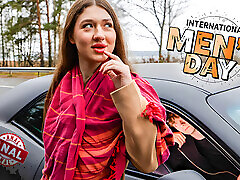 Shy Miss Sunset repays ride with sloppy car blowjob at ClubSweethearts