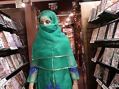 Hot Pakistani chick Nadia Ali sucks big dick in the douce sex arab hijab black cock room