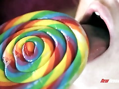 Lovely teen girl Tracey Sweet gets fucked in sideways un palito when sucking candy