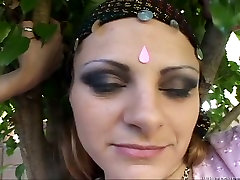 Lubricious brunette in Indian outfit gets her luz maboydydola semi full durasi panjang polished