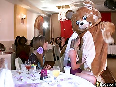 Whorish brown pan xlogopng gives a mom smoking 120 at the banquet