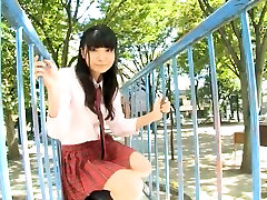 可爱的日本大学的女孩Airi森崎演示她棉内裤