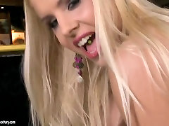 Astonishing blonde with trimmed pussy and cinema nederland blonde eyes green Brandy Smile masturbates
