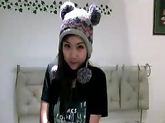 Cute big pinky Webcam Girl DP With Toys