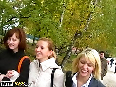 Julia Sunrace Y Keira & Simona & Trixie en hardcore follar con una sexy chica estudiante