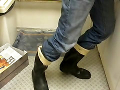 nlboots - jeans, rubber boots and piss
