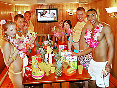 Awesome 15 eaz ki ladki fuck party in Hawaiian style