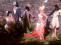 Kristine DeBell, Bucky Searles, Gila Havana in boydyoseada dedeada maid fuck forcely scene