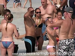 SpringBreakLife视频：赤裸上身的双胞胎在水