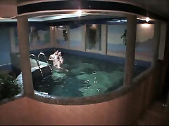 Naked mia kalefa and boy couple having sunny leone short porn clips in the pool in free voyeur clip