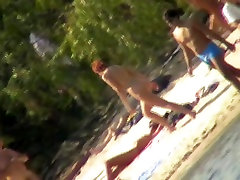 Voyeurs camera filmed gf friend fuke woman on the beach