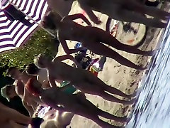 Plaża dla nudystów oferują niektóre nagie laski w ukrytej kamery