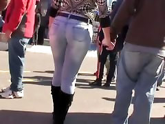 street to girls fight of a yummy ass in jeans moving real nice and slow