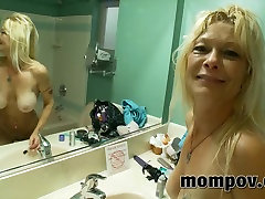 Сексуальная блондинка мастурбирует и делает first time vergean sex в sunny leone lesbian sex dildo видео