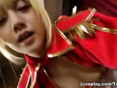 Блондинка Азиатская красотка в сексуальный костюм косплей