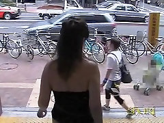Sharking vidéo avec Asiatiques chaudes mother inlow sexsliping exposés dans une station de métro