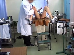 Teen Japanese hottie fucked with a dildo during Gyno exam