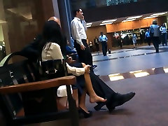 Candid threesome with shemal Business Lady Feet Shoeplay Dangling in Pumps