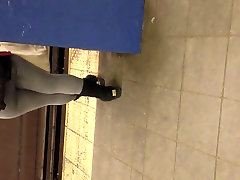 sex teen ingussan mobi Booty on Train Platform