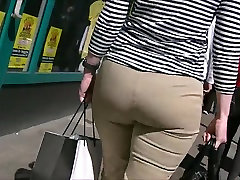 Candid panty smell www xzxx video Milf in Tight Pants