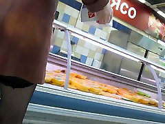 Black blondehexe solo upskirt in supermarket