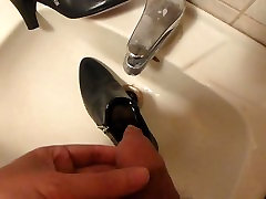 Piss in wifes high viendo culo court shoe